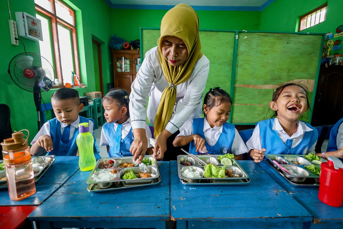 Mimpi Besar Prabowo dan Politik Sepiring: Dari Istana ke Meja Makan Rakyat